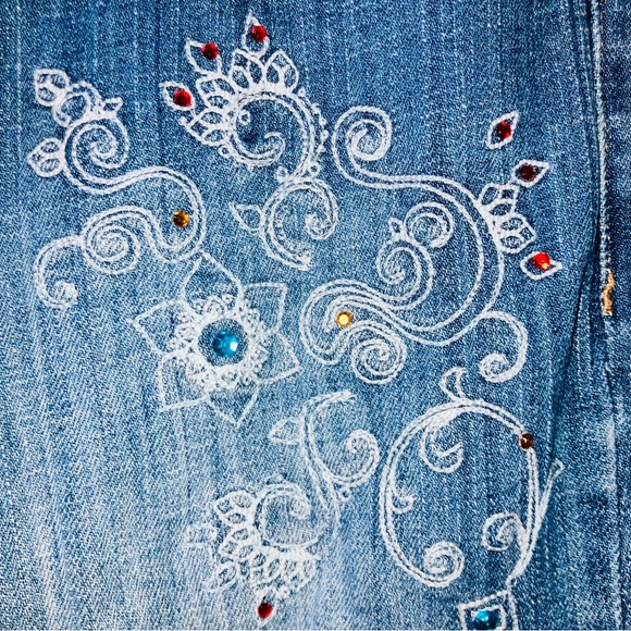 G UNIT Womens Jeans Thrashed Bleach Stains Embroidered Rhinestones Flare Leg Y2K - Picture 7 of 7